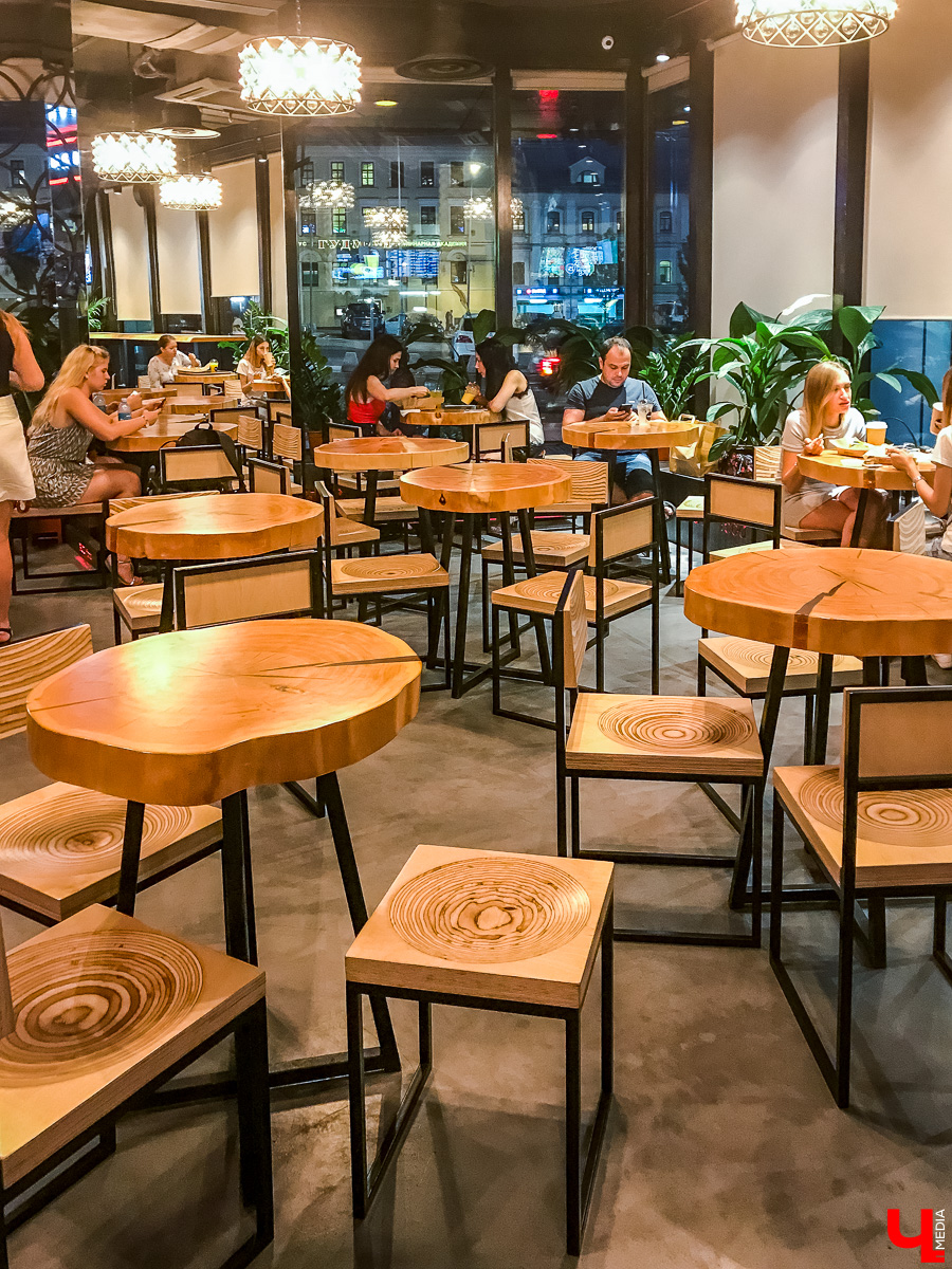 Журналист Ключ-Медиа побывала в ресторане Ольги Бузовой, оценила интерьер и узнала, что там за салаты такие подают под названием “Мало половин” и “Бузцезарь”