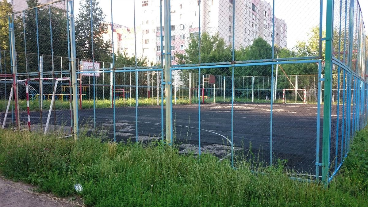 Где бесплатно поиграть в футбол на открытом воздухе во Владимире, и сколько стоит аренда хорошего поля, а также площадки для мини-футбола с резиновым покрытием, подсветкой и ограждением? Классификация полей по районам от “Ключ-Медиа”