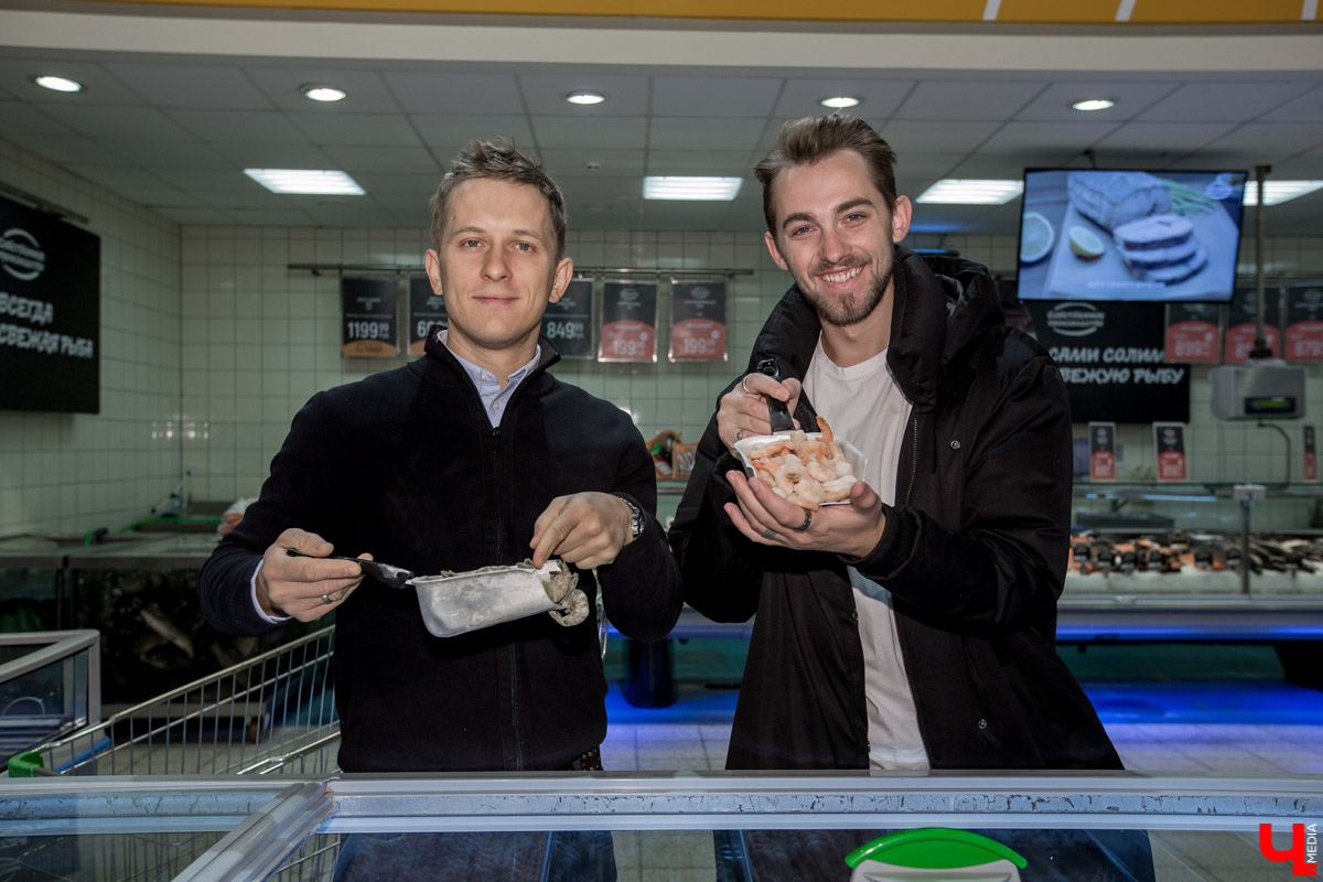 Шеф Дмитрий Орловский показал певцу Дмитрию Захария, как приготовить из тыквы крем-суп и чизкейк с меренгой