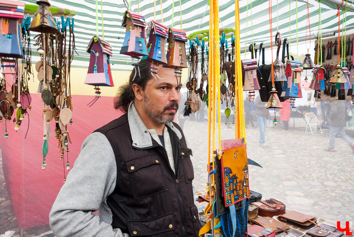 6 октября в Суздале прошла Традиционная Евфросиньевская ярмарка. Мероприятие собрало продавцов и производителей разных товаров из Суздаля и соседних городов