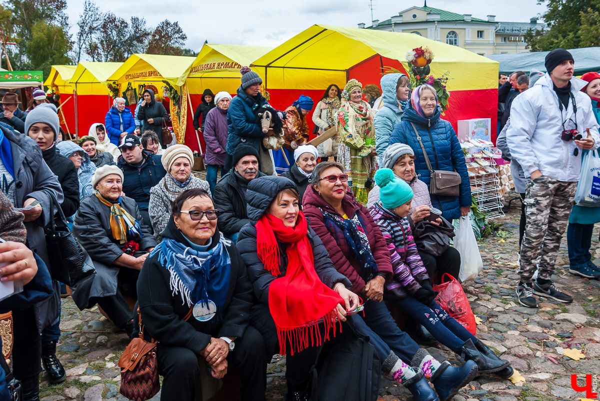 6 октября в Суздале прошла Традиционная Евфросиньевская ярмарка. Мероприятие собрало продавцов и производителей разных товаров из Суздаля и соседних городов