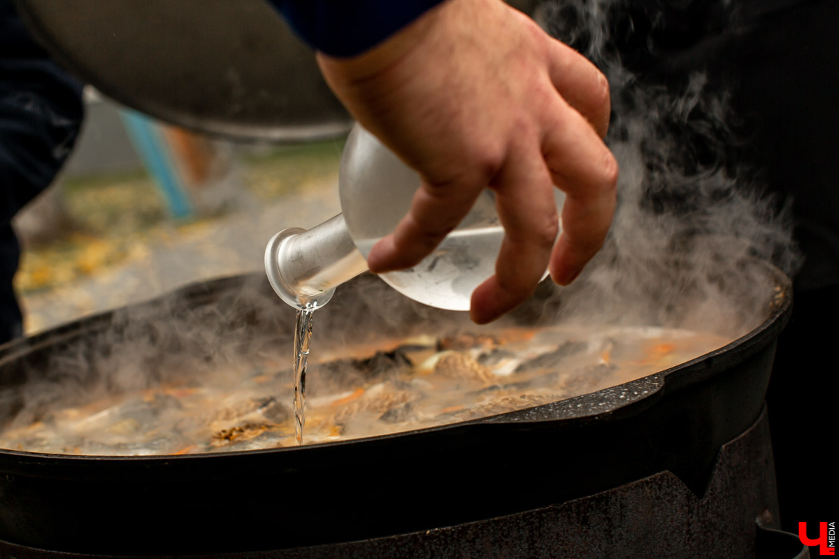 Новый ресторан «Лепота» с самой большой жаровней в Суздале жарит, парит и коптит все виды мяса