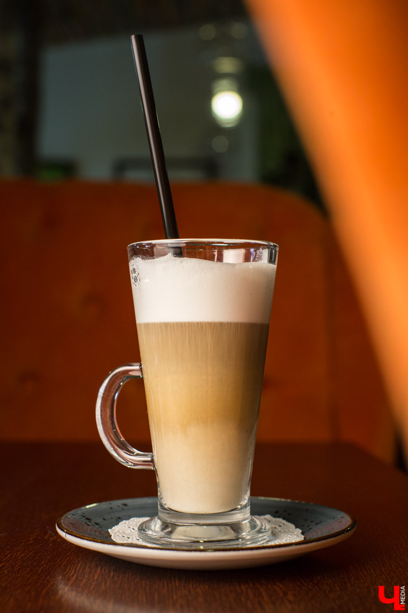 Журналист “Ключ-Медиа” отправилась на экскурсию в суздальский ресторан “Огурец” и узнала, как создавался дизайн интерьера этого заведения, какие самые необычные блюда входят в меню и где закупаются ингредиенты для них