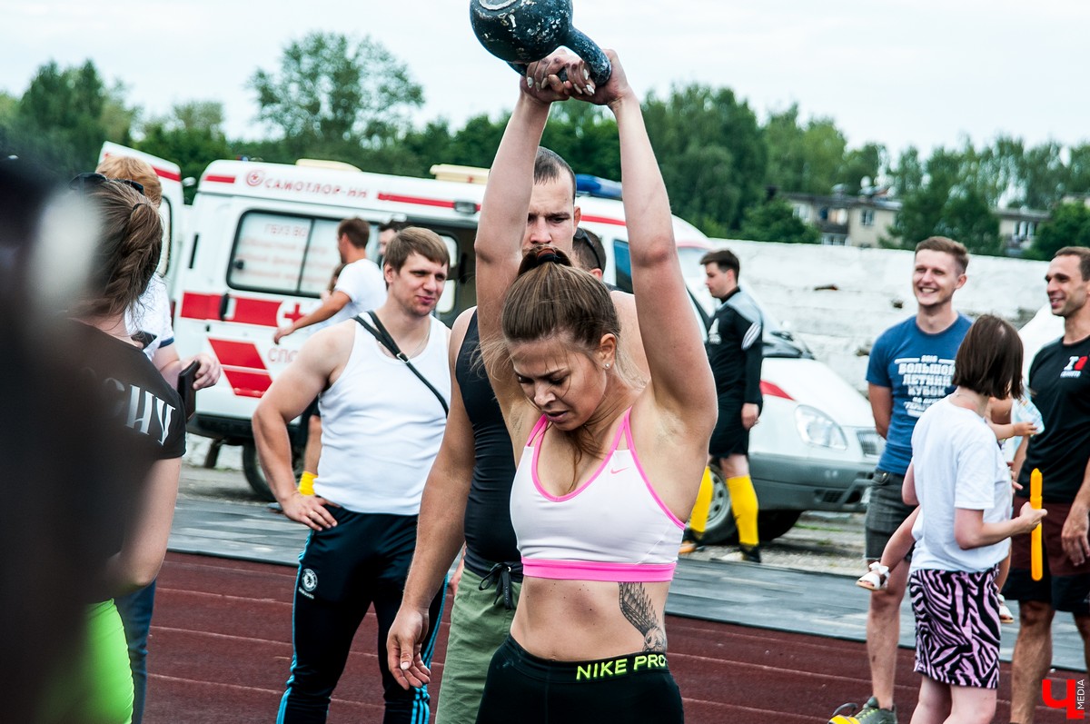 14 июля во Владимире на стадионе “Лыбедь” прошёл ежегодный чемпионат по кроссфиту “РОСИЧ 2018”. В этот раз организаторы выбрали несколько командных комплексов, с которыми может справиться спортсмен любой подготовки