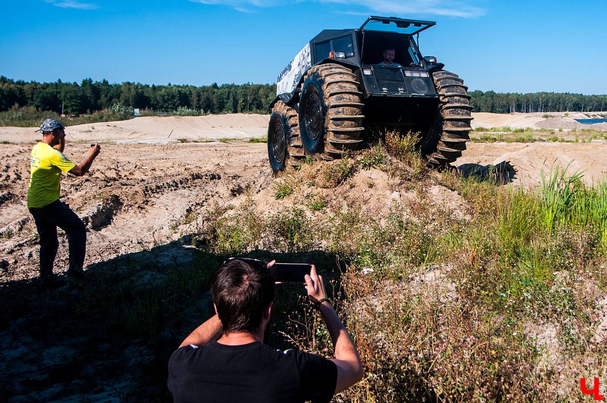 11 августа во Владимире прошел тест-драйв вездехода “Шерп”. Мы прокатились на борту и выяснили, на что способна отечественная техника