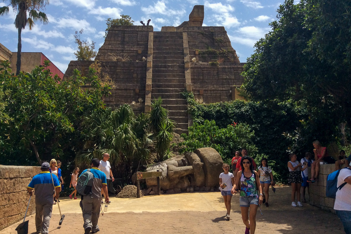 Владимирец Никита Димитрюк побывал в Испании и три дня провел в парке развлечений “Порт Авентура”. Он составил свой рейтинг самых захватывающих аттракционов