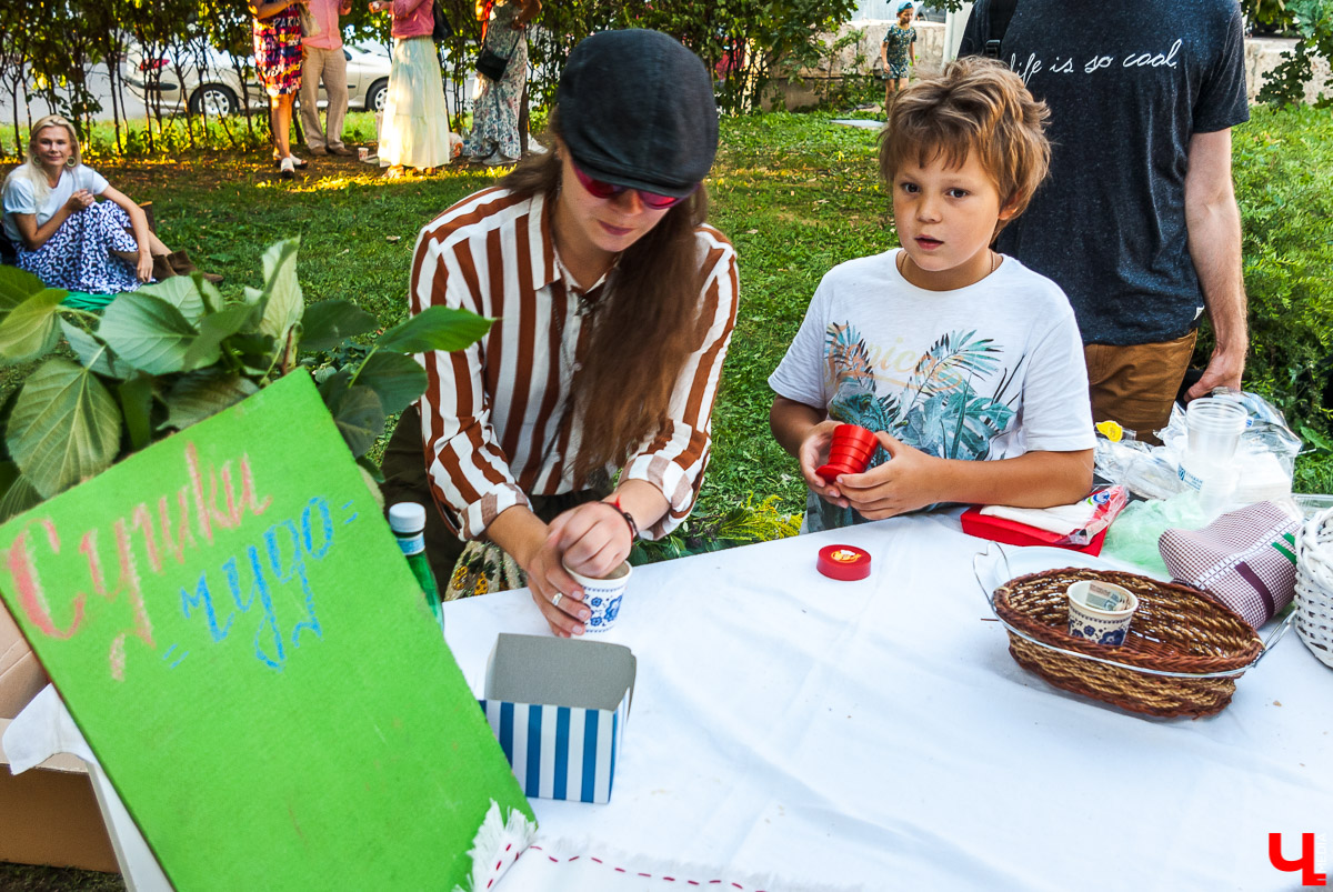 18 августа во Владимире прошёл фестиваль еды «Ресторанный день». В акции поучаствовало 23 однодневных ресторана и 2000 гостей
