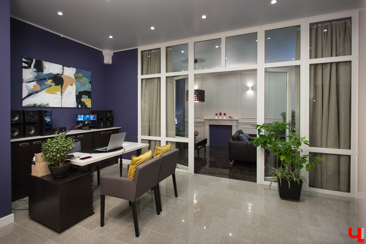 Продолжаем рубрику “Интерьер недели”. На днях мы заглянули в гости к Алексею Веденееву, адвокату, чей офис не похож на типичную юридическую контору