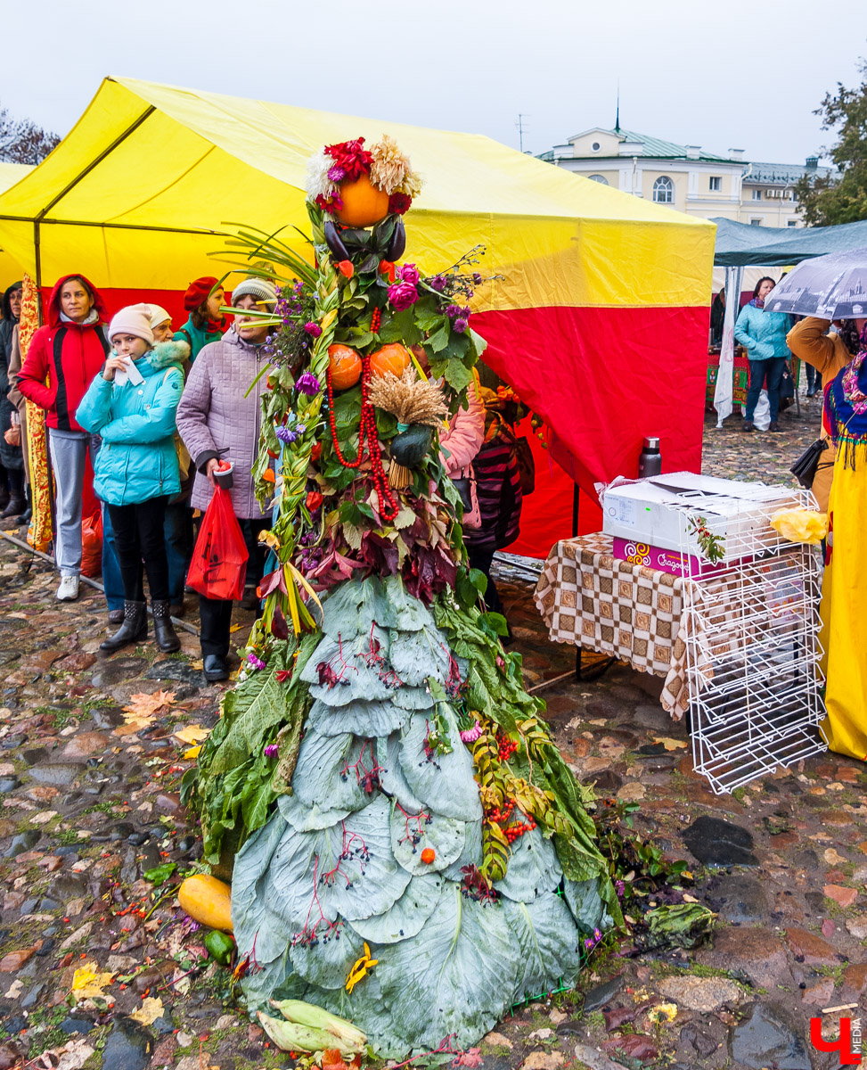 6 октября в Суздале прошла Традиционная Евфросиньевская ярмарка. Мероприятие собрало продавцов и производителей разных товаров из Суздаля и соседних городов