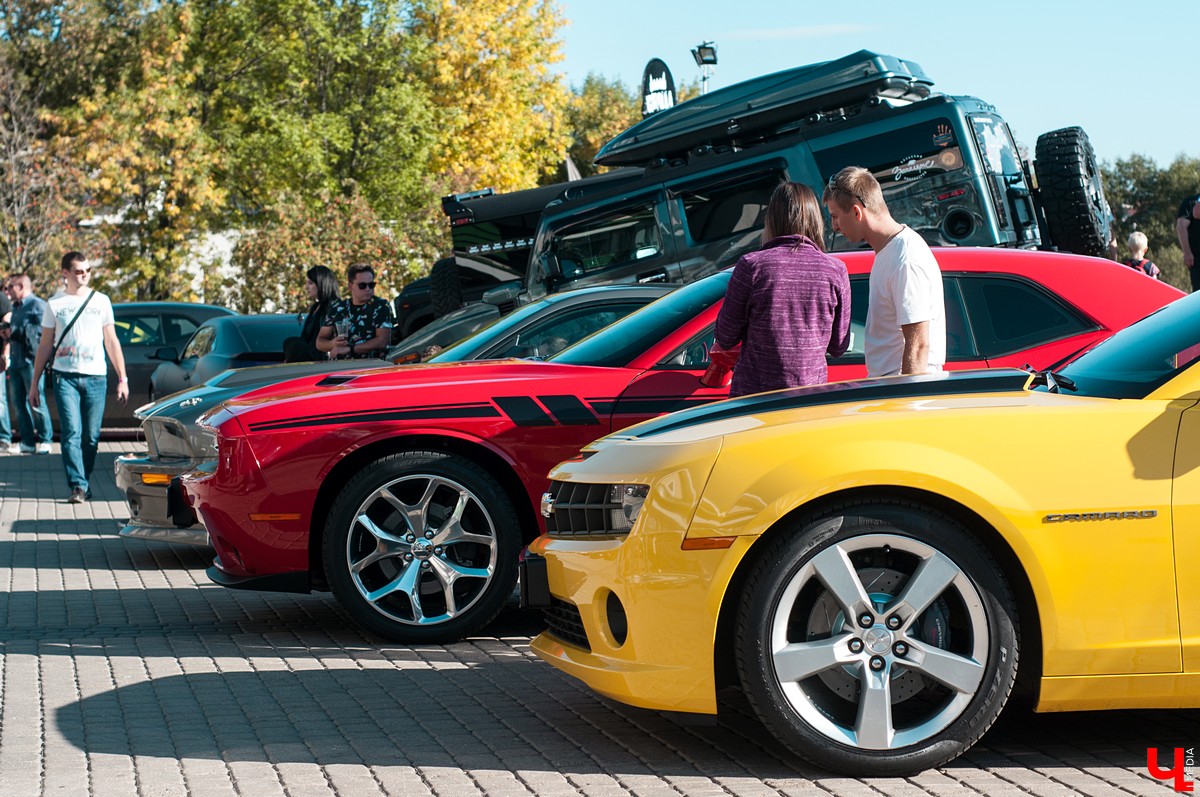 15 и 16 сентября в Суздале прошел фестиваль автомобильного тюнинга Tuning Car Awards. На него съехалось больше 100 машин со всей России