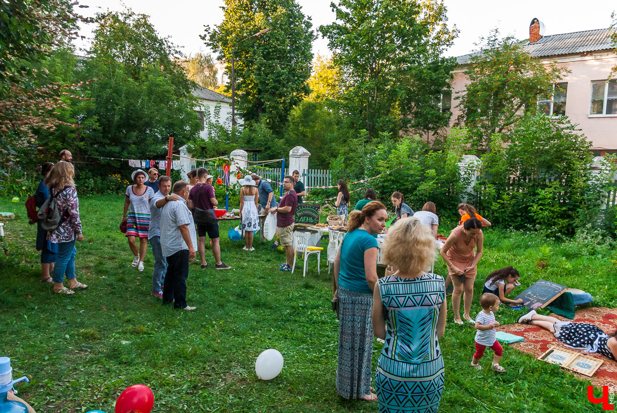 2 августа во дворе на улице Горького прошел добрососедский пикник. До самого начала оставалось загадкой, придут ли люди, захотят ли знакомиться с соседями