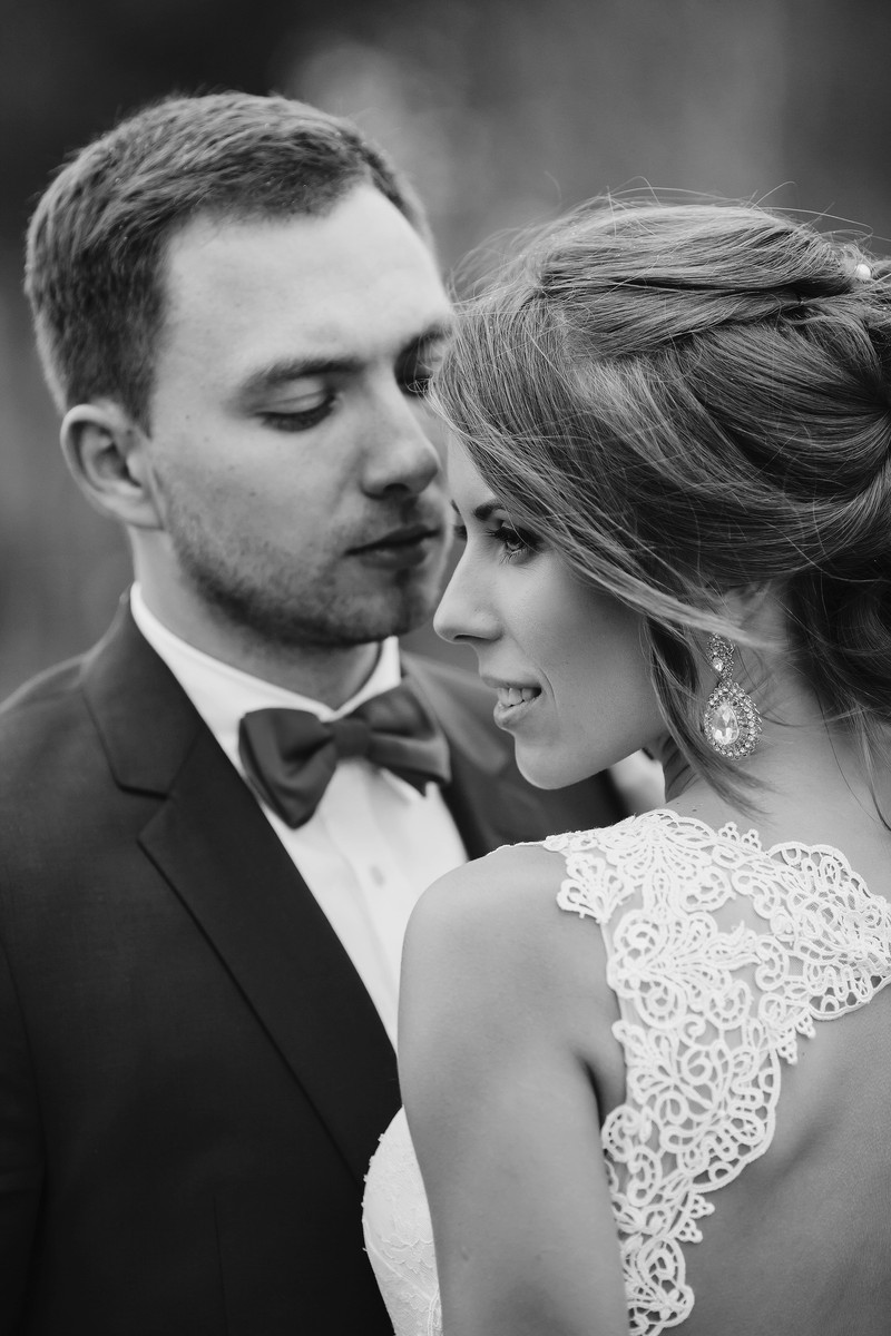 Владимирцы Наталья и Максим Рыжовы поделились с журналистом “Ключ-Медиа” своей историей любви. Максим сделал предложение любимой на 65-м этаже Москва-Сити, а со свадьбы молодожены сразу улетели на другой континент