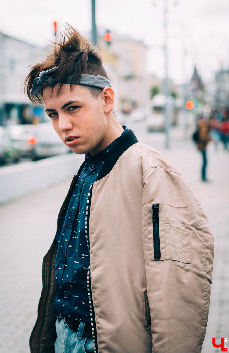 «Подворачиваем джинсы, так ноги кажутся стройнее»: мода улиц во Владимире