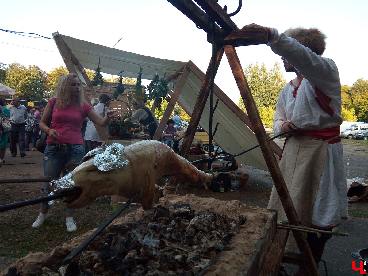 7-8 сентября в Суздале прошел третий фестиваль «Медовуха Fest». В 2018 году медовары привезли ставленый мед, сбитень, безалкогольную медовуху и травяные настои