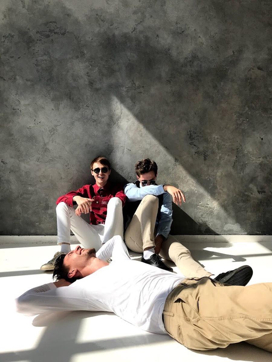 Владимирская группа “More” вернулась из Северной столицы, где снимала клипы о любви к музыке и к жизни. Участники рассказали о длительном перерыве в творчестве, новых планах, Ольге Бузовой и гимнах ЧМ по футболу