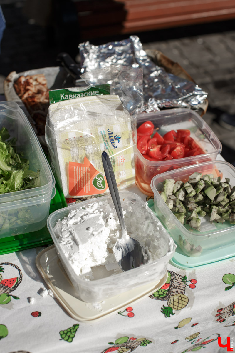 9 августа во Владимире прошла очередная акция в поддержку приближающегося Ресторанного дня. У памятника Диктору Левитану был открыт ресторан Лепёха-Лепёха