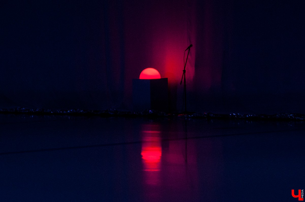 25 августа в городе открылся новый ледовый комплекс “Владимир”. На его открытие приехали известный советский хоккеист Александр Якушев и не менее известный художник Никас Сафронов