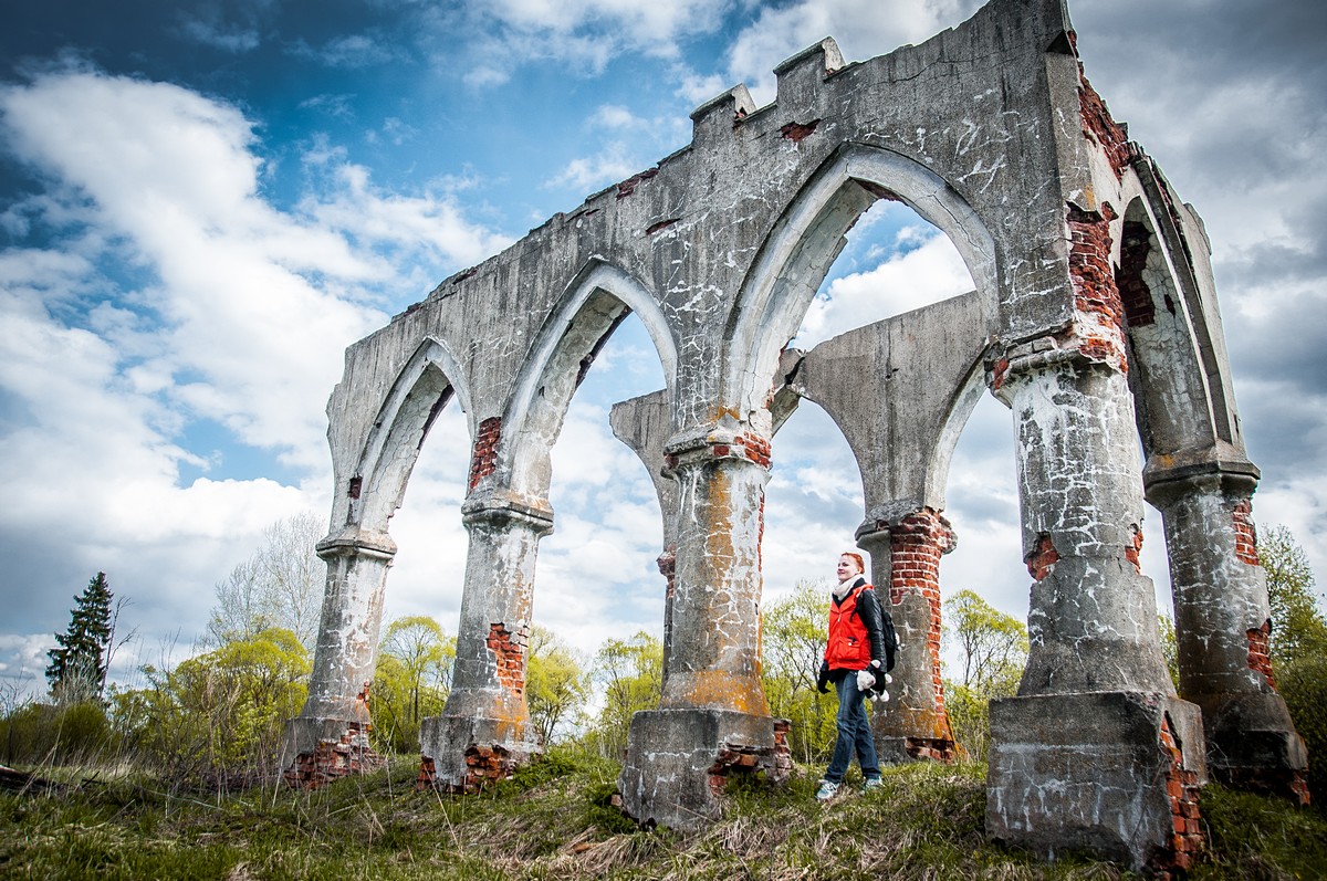 Музыкальный павильон напротив замка Храповицкого