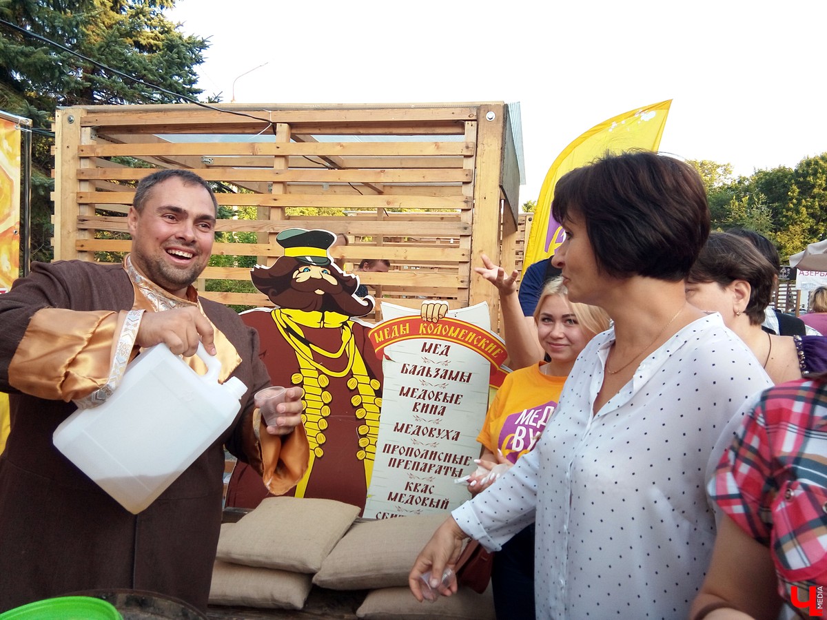 7-8 сентября в Суздале прошел третий фестиваль «Медовуха Fest». В 2018 году медовары привезли ставленый мед, сбитень, безалкогольную медовуху и травяные настои