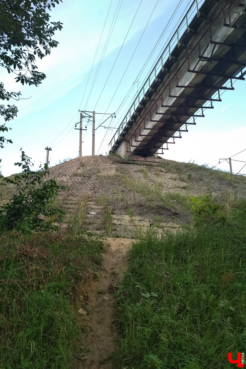 Корреспондент «Ключ-Медиа» испытала на себе такое опасное развлечение, как роупджампинг. Теперь она готова поделиться своими впечатлениями от прыжка с высоты