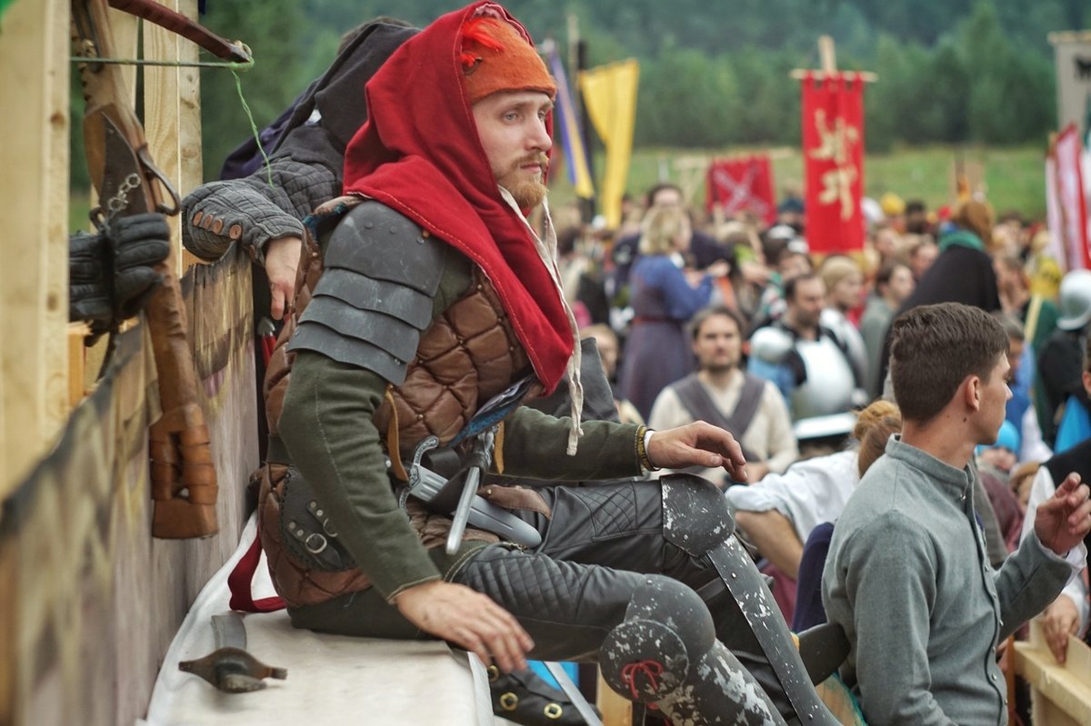 Владимирец Кирилл Николаенко уже 15 лет увлечен ролевыми играми. Что это такое? Чем интересно такое хобби? Насколько затратно? Обо всем этом наш земляк рассказал во время интервью