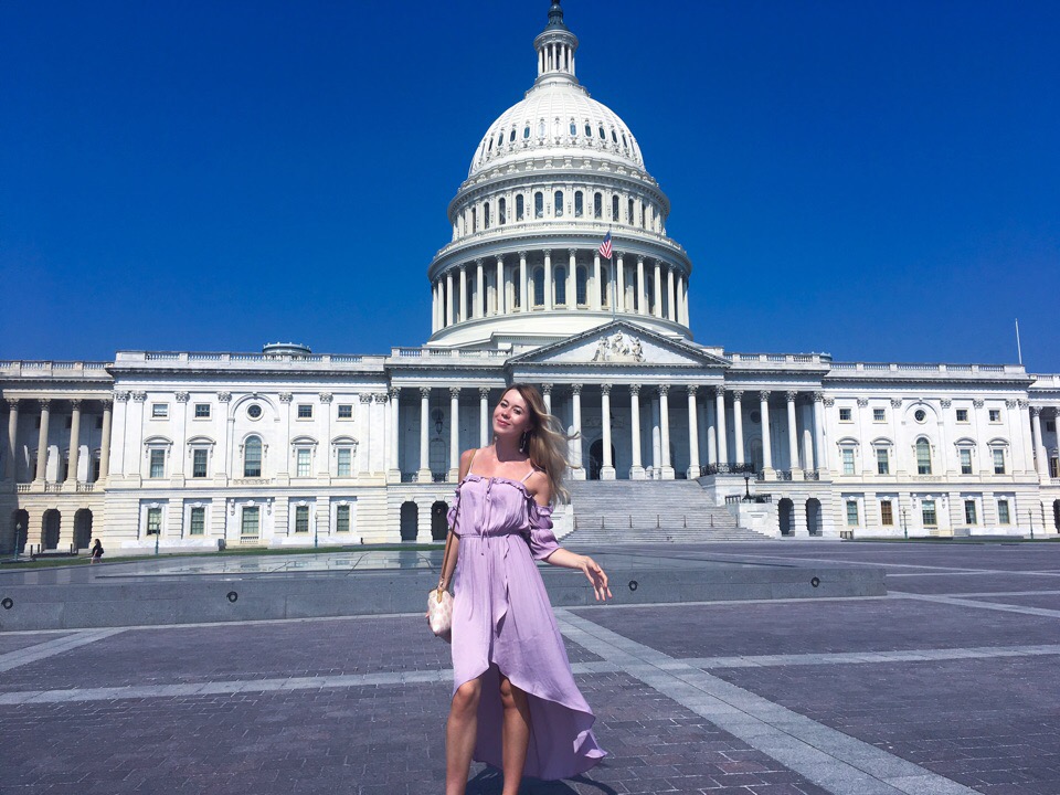 Анастасия Ковальская несколько лет подряд уезжает летом работать в Америку. Корреспондент “Ключ-Медиа” поговорила с девушкой о жизни за океаном, кредитах, работе и американской мечте