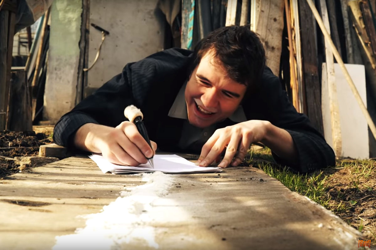 Сценарист Светлана Пугачева рассказала, как в России снимают кино, откуда в фильмах берутся киноляпы и боится ли она попасть в обзор к Badcomedian