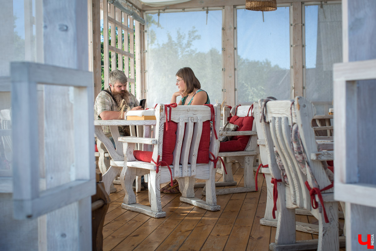 Гид Денис Лапин провел необычную экскурсию по Суздалю. Он показал журналисту Ключ-Медиа загадочные провалы, тайные подземелья и древние вещи, найденные местными жителями