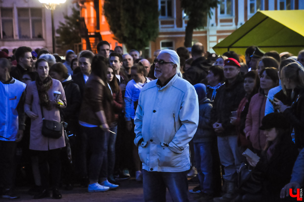 «Молодая гвардия» на Театральной площади