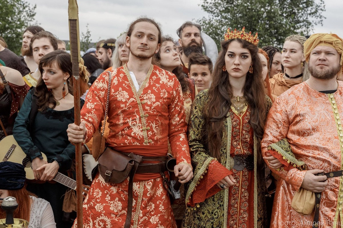 Владимирец Кирилл Николаенко уже 15 лет увлечен ролевыми играми. Что это такое? Чем интересно такое хобби? Насколько затратно? Обо всем этом наш земляк рассказал во время интервью