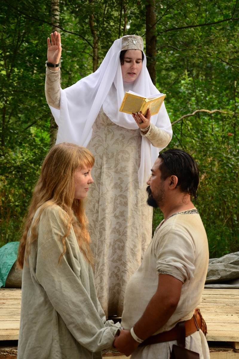 Владимирец Кирилл Николаенко уже 15 лет увлечен ролевыми играми. Что это такое? Чем интересно такое хобби? Насколько затратно? Обо всем этом наш земляк рассказал во время интервью