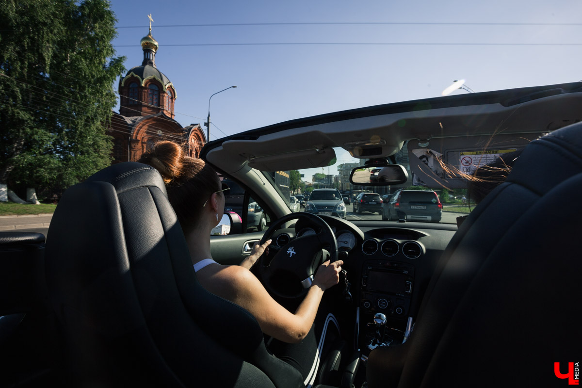 Розовый кабриолет Пежо Маргариты Скарлетт