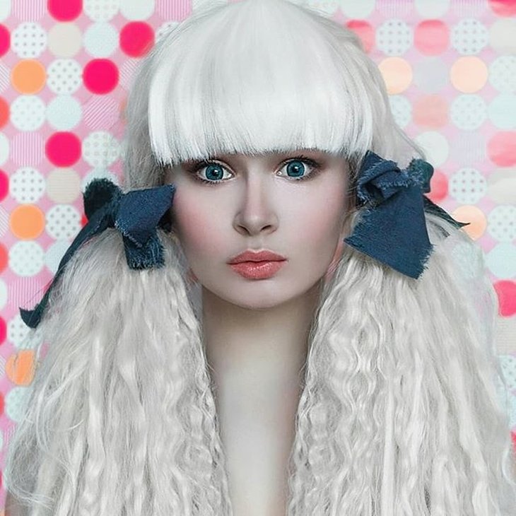 Популярная в «Инстаграм» косплеерша рассказала журналисту «Ключ-Медиа» о том, как создаются яркие фэнтезийные образы, сколько это отнимает времени и денег и приносит ли её аккаунт прибыль