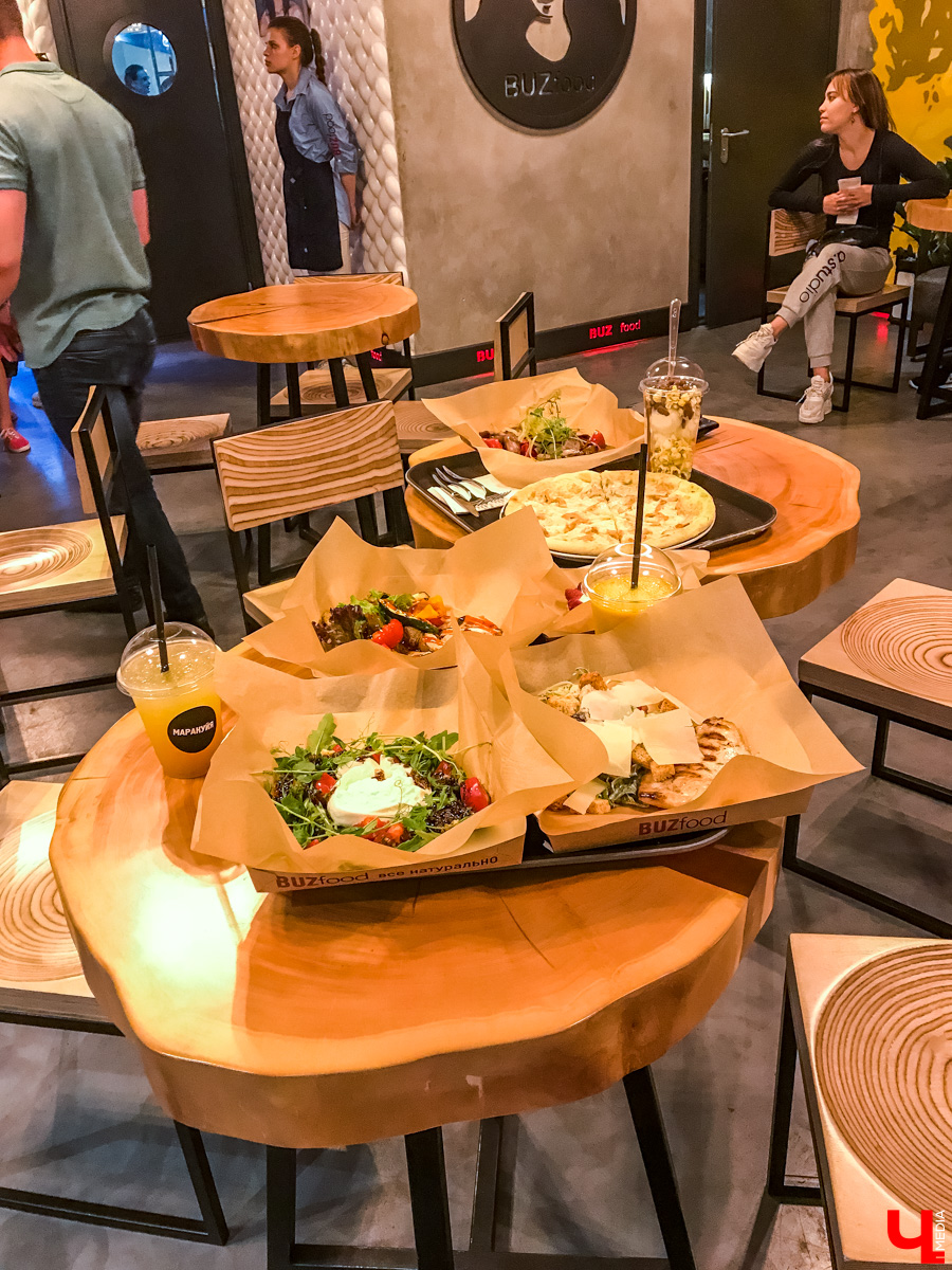 Журналист Ключ-Медиа побывала в ресторане Ольги Бузовой, оценила интерьер и узнала, что там за салаты такие подают под названием “Мало половин” и “Бузцезарь”