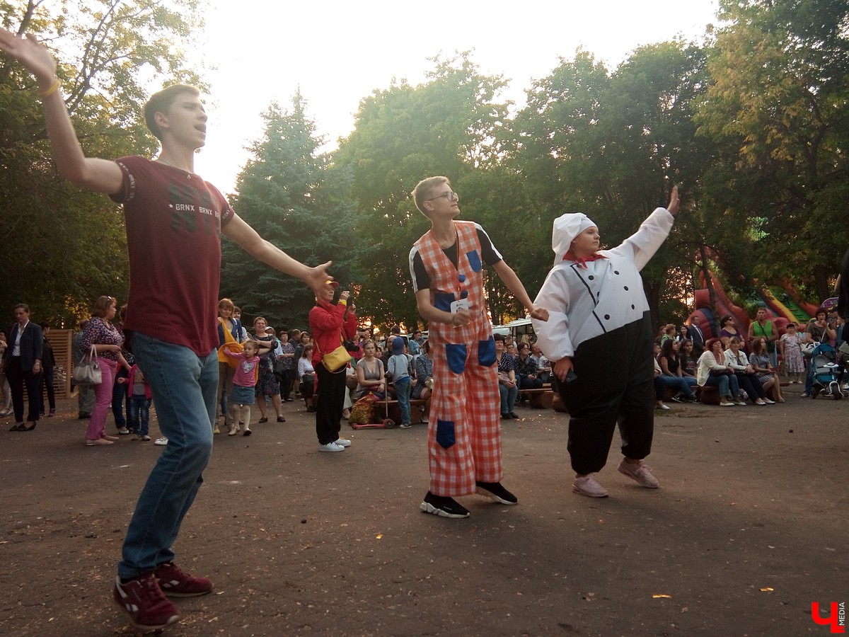 7-8 сентября в Суздале прошел третий фестиваль «Медовуха Fest». В 2018 году медовары привезли ставленый мед, сбитень, безалкогольную медовуху и травяные настои