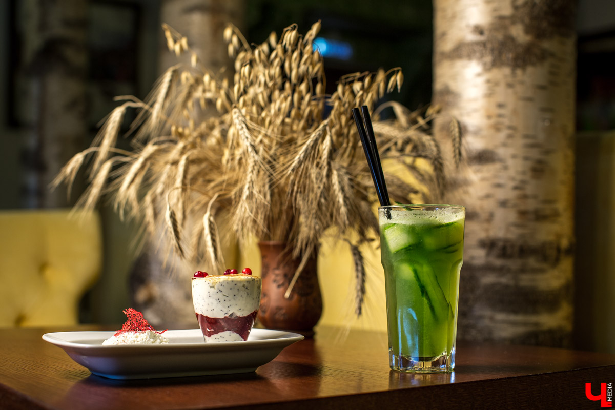 Журналист “Ключ-Медиа” отправилась на экскурсию в суздальский ресторан “Огурец” и узнала, как создавался дизайн интерьера этого заведения, какие самые необычные блюда входят в меню и где закупаются ингредиенты для них