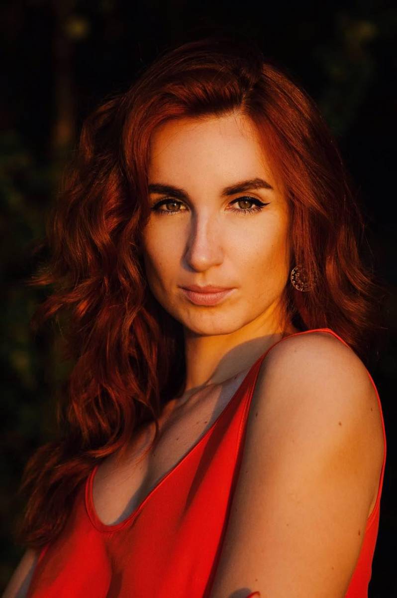 Первая претендентка на звание “Девушка октября” по версии портала “Ключ-Медиа”. Смелая и боевая Яна Лютая