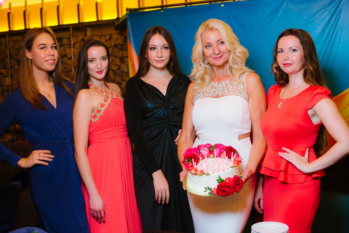 17 октября 2018 года исполнился 21 год модельному агентству “Жанна”. Накануне этого праздника мы пообщались с Жанной Згребновой, основательницей, руководительницей и вдохновительницей агентства