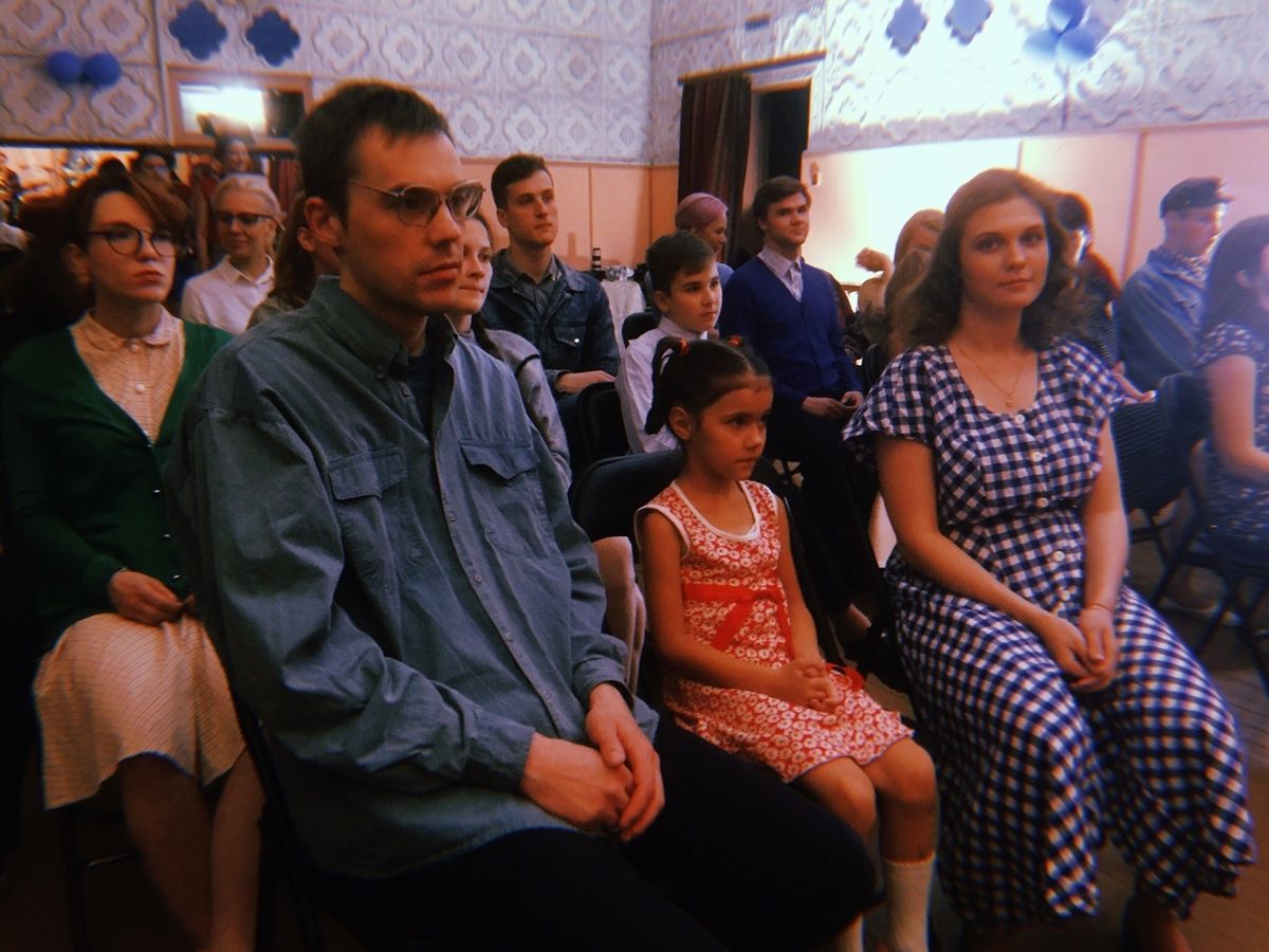 Группа “Море” сняла новый клип в “советском стиле”. 9-минутный ролик рассказывает историю о непредсказуемой женской природе. В съемках приняли участие порядка 40 человек