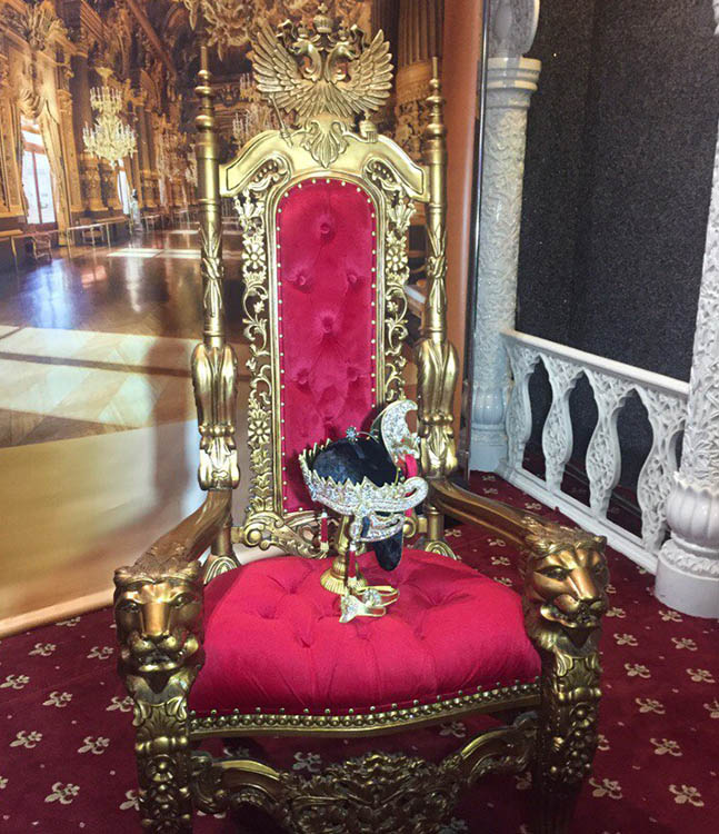 Благородное собрание: владимирская королева, португальский граф и принцесса Индонезии