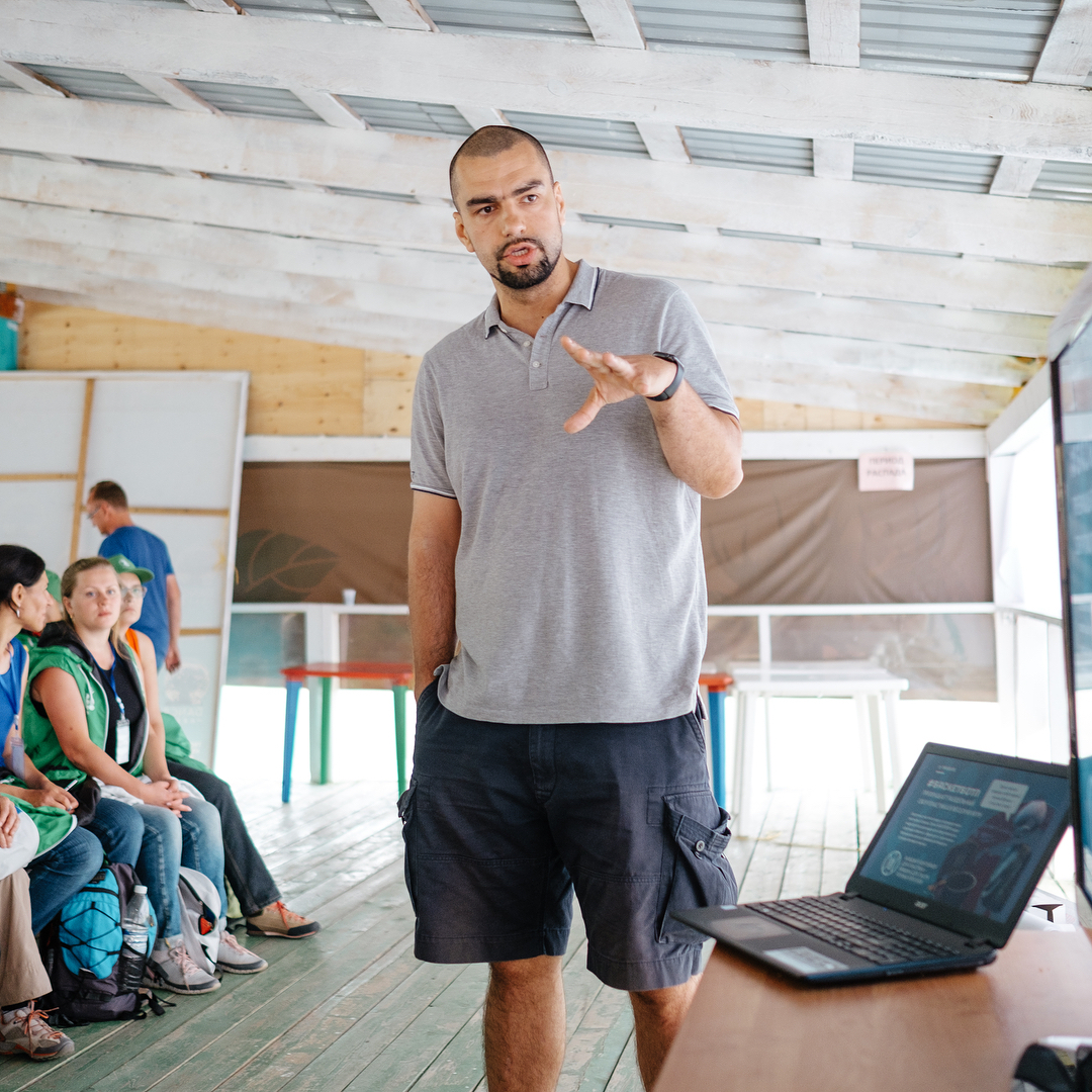 Известный телеведущий и спортивный комментатор Дмитрий Матеранский дал корреспонденту “Ключ-Медиа” интервью о работе в клубе NBA, семье и родном городе Владимир