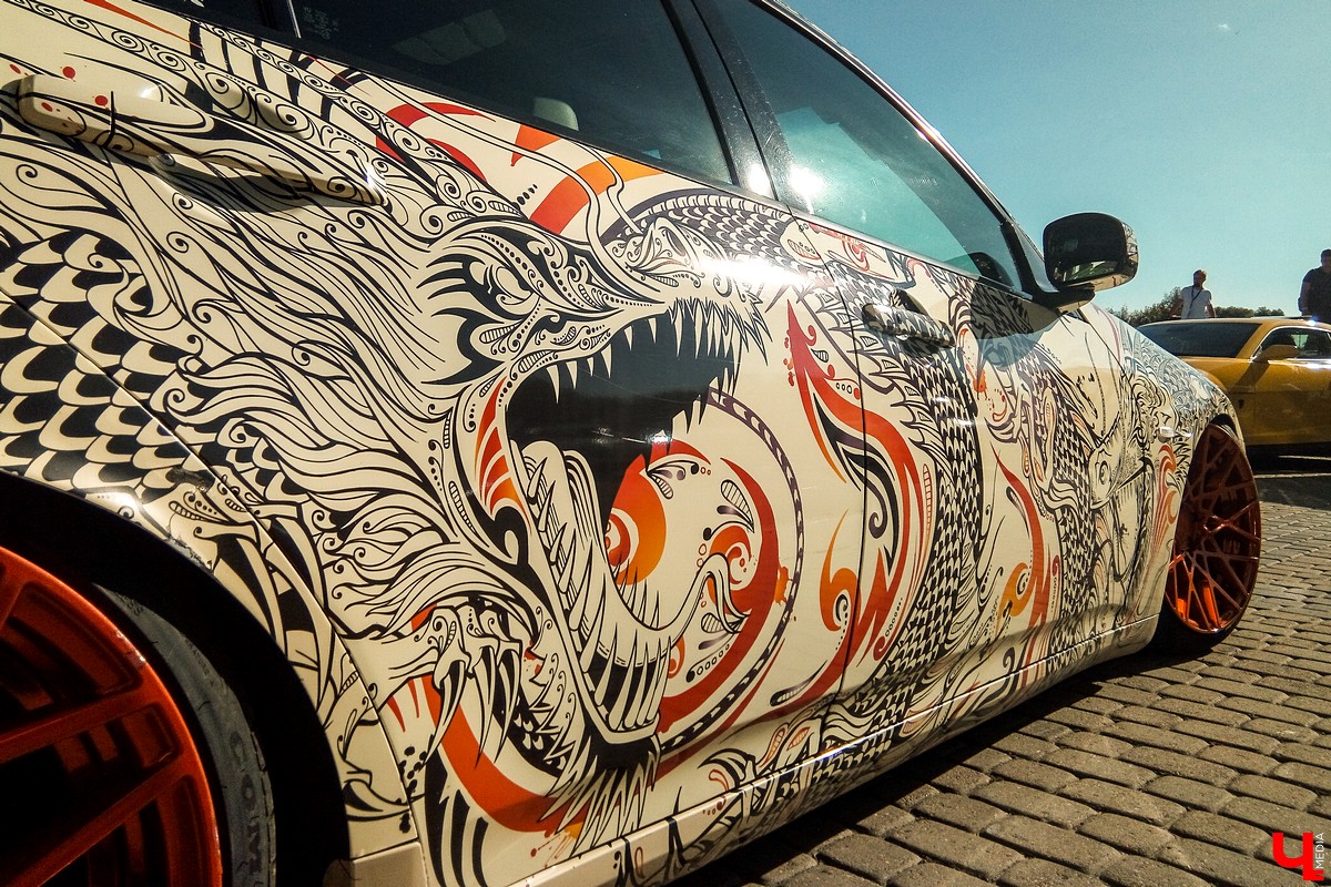 15 и 16 сентября в Суздале прошел фестиваль автомобильного тюнинга Tuning Car Awards. На него съехалось больше 100 машин со всей России