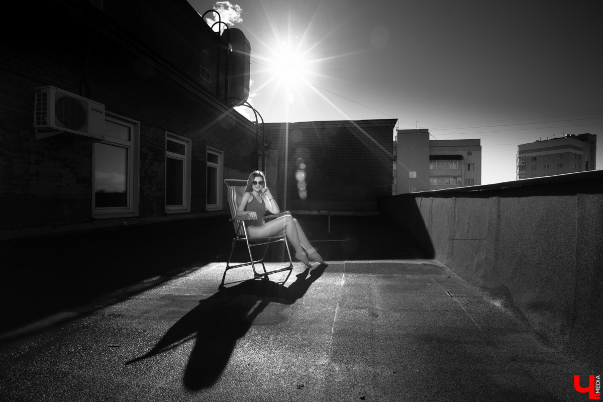 «Разгоняем лето»: Ольга Завражнова - девушка, что любит загорать на крыше