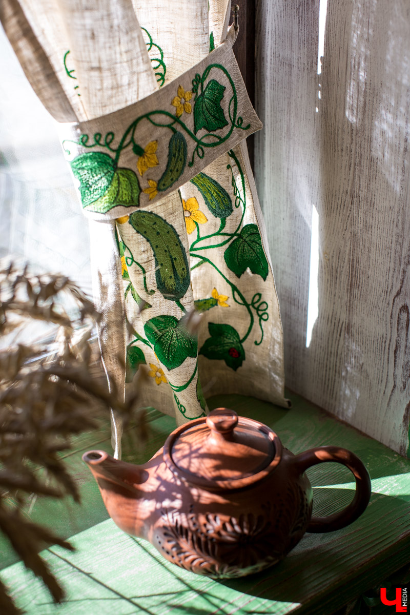 Журналист “Ключ-Медиа” отправилась на экскурсию в суздальский ресторан “Огурец” и узнала, как создавался дизайн интерьера этого заведения, какие самые необычные блюда входят в меню и где закупаются ингредиенты для них