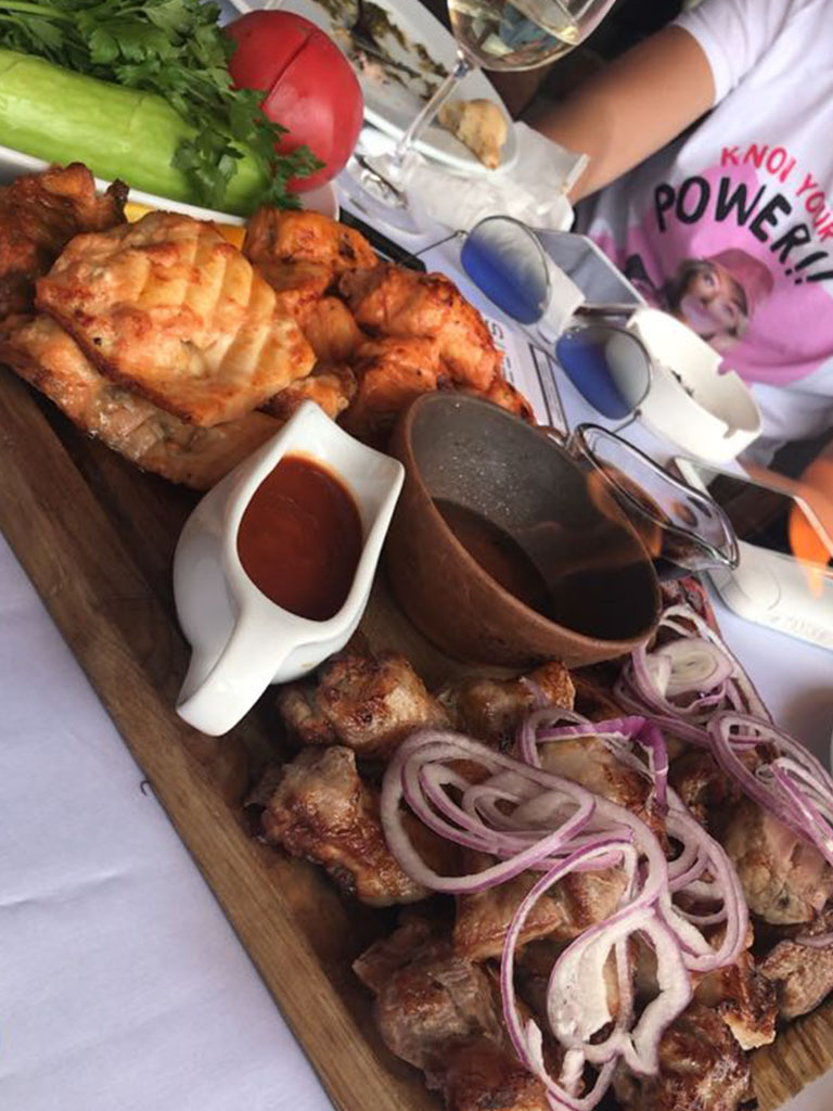 Влада Пайзулаева из Владимира оригинально отметила свой юбилей. Она с шестью подругами отправилась в Грузию, а оттуда в Турцию. Как отрывались девушки - именинница рассказала в интервью