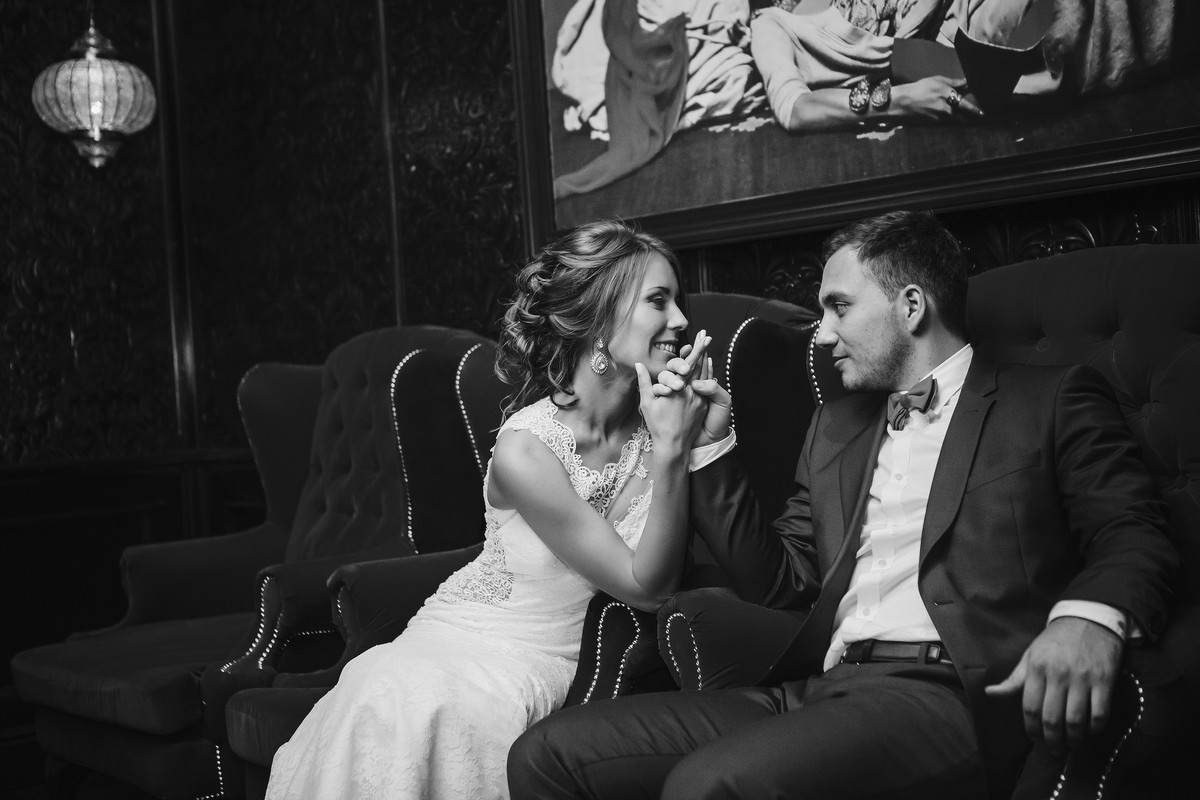 Владимирцы Наталья и Максим Рыжовы поделились с журналистом “Ключ-Медиа” своей историей любви. Максим сделал предложение любимой на 65-м этаже Москва-Сити, а со свадьбы молодожены сразу улетели на другой континент