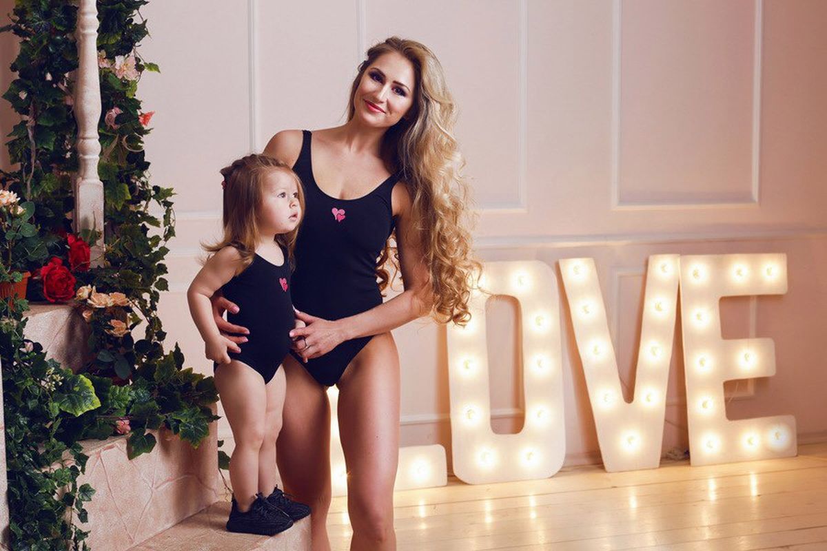 Владимирский дизайнер создает линию купальников для всей семьи “Mirobella”