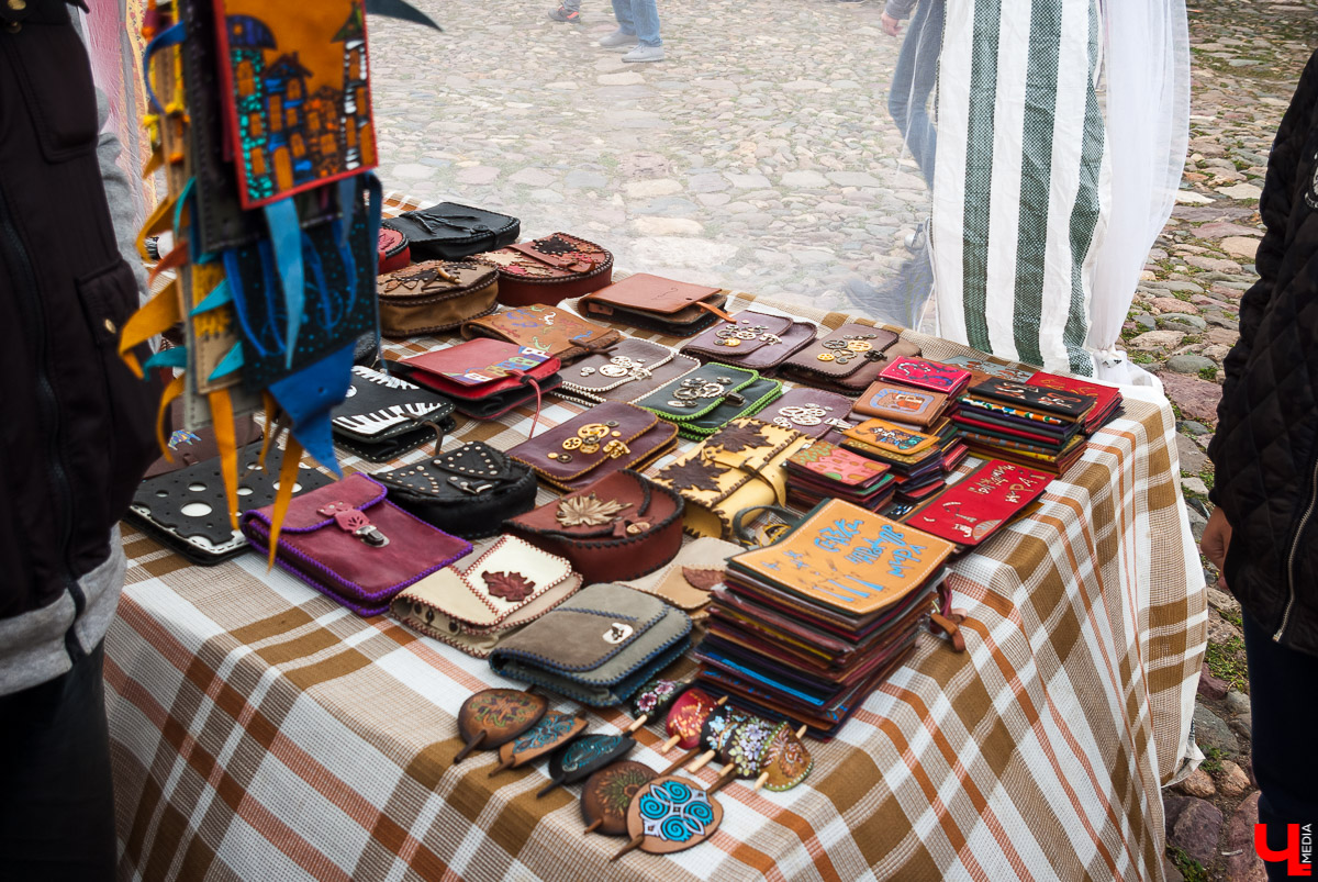 6 октября в Суздале прошла Традиционная Евфросиньевская ярмарка. Мероприятие собрало продавцов и производителей разных товаров из Суздаля и соседних городов