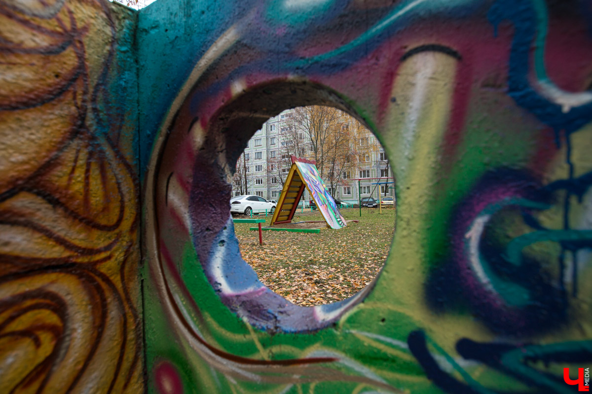 Красивых граффити во Владимире стало больше. В Добром реализуют проект “Цветные чувства”, и в его рамках создали более 10 рисунков