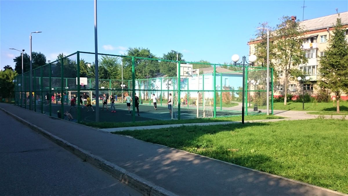 Где бесплатно поиграть в футбол на открытом воздухе во Владимире, и сколько стоит аренда хорошего поля, а также площадки для мини-футбола с резиновым покрытием, подсветкой и ограждением? Классификация полей по районам от “Ключ-Медиа”